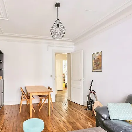 2 Typically Parisian - Vaugirard Apartment